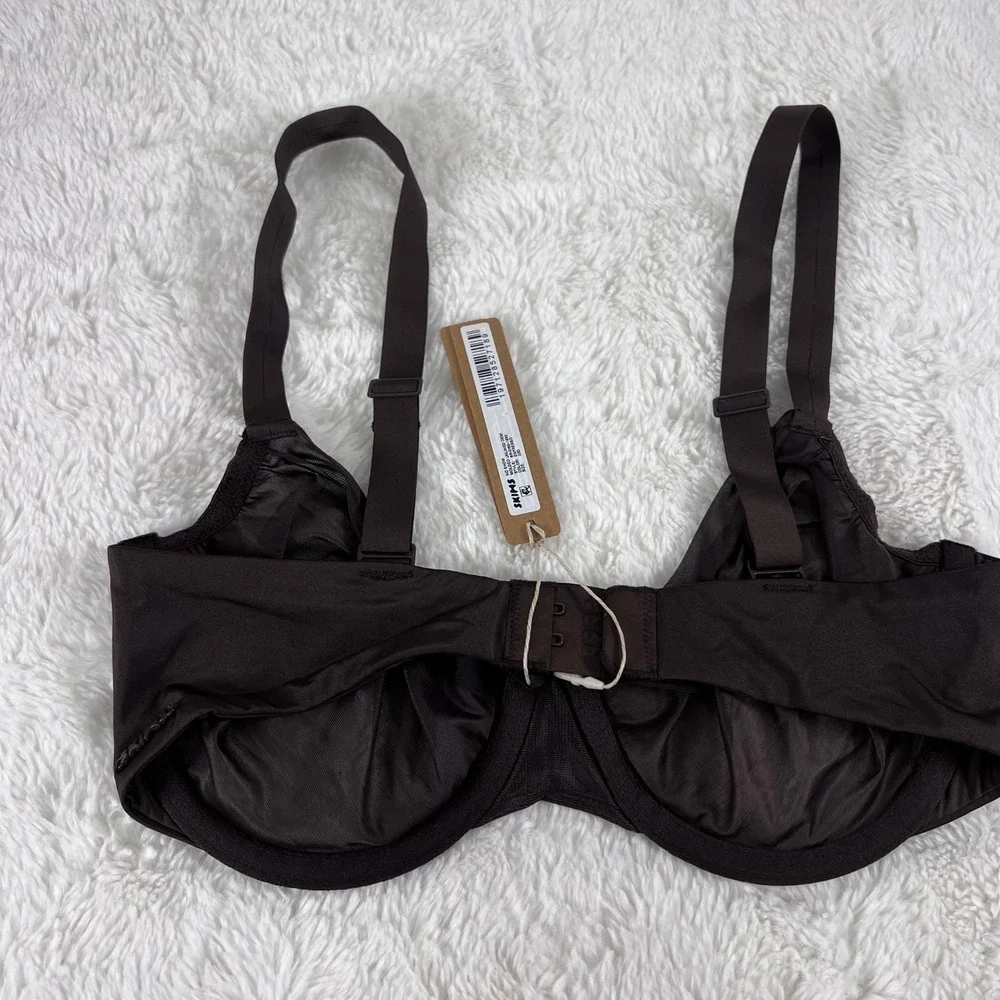 SKIMS Women's No Show Molded Unlined Demi Bra Espresso Size 32D‎ NWT - Picture 3 of 8